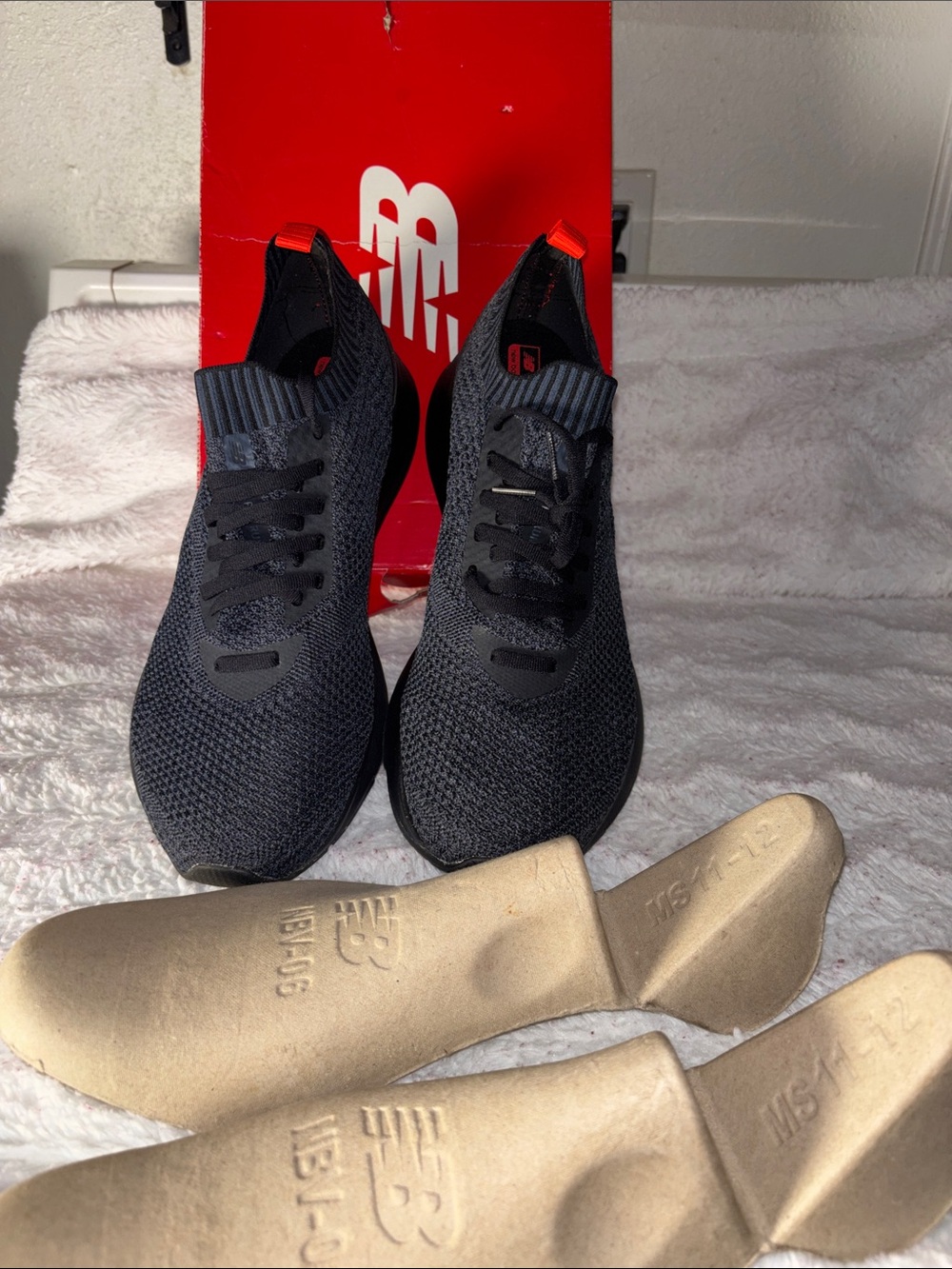 New Balance Men's Black Knit Athletic Sneakers with Red Heel Tab - Picture 4 of 12